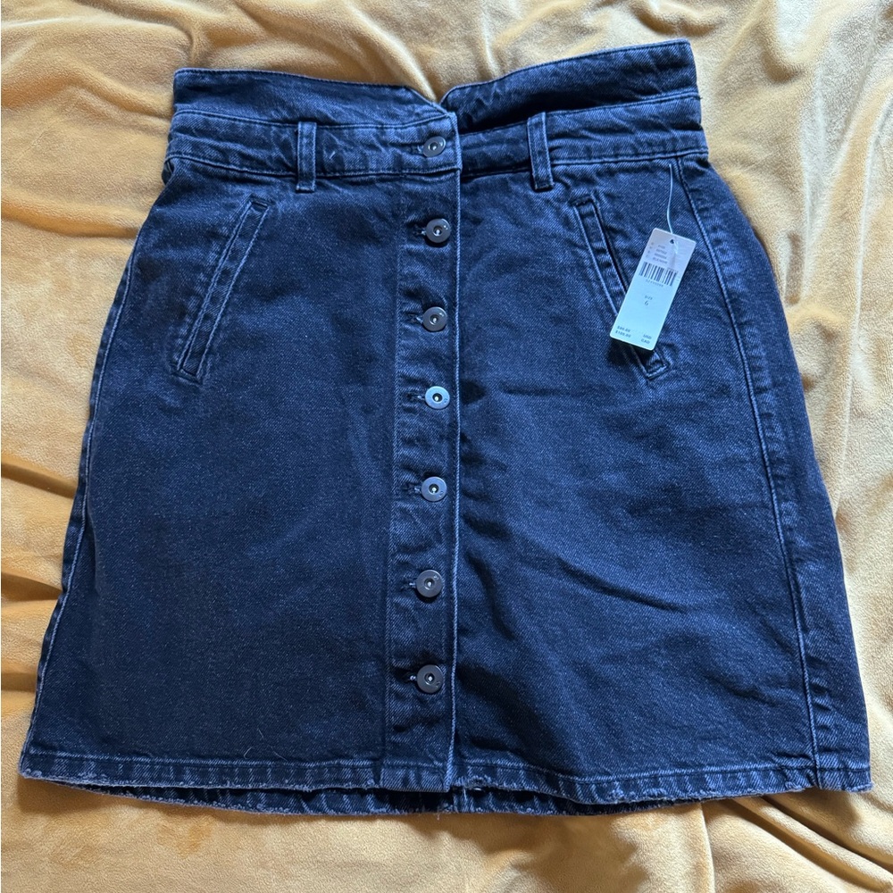 Never worn. Black mini skirt. Size 6. Anthropologie